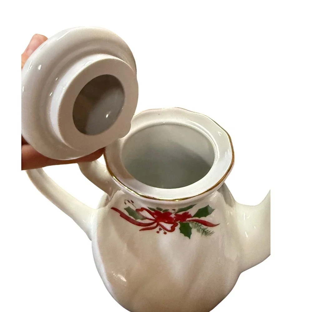 Victorian Holiday by Southington by Baum Brothers 17 Piece Saucer Teacup Teapot